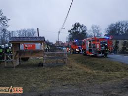 Nieprawidłowe składowanie materiału palnego przyczyną pożaru domu w Bażanach