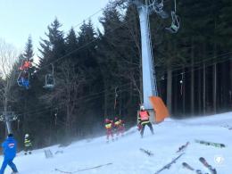 Opolscy strażacy ewakuowali osoby z wyciągu narciarskiego w Czechach