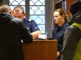 Fałszywi policjanci chcieli wyłudzić pieniądze od 77-latki