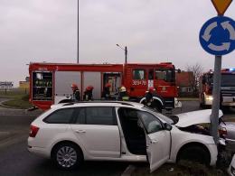 Dwie osoby ranne po zderzeniu dwóch osobówek we Wrzoskach