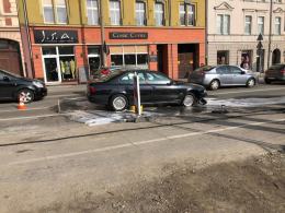 Zderzenie widlaka z BMW spowodowało duże utrudnienia w centrum miasta