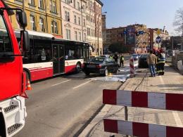 Zderzenie widlaka z BMW spowodowało duże utrudnienia w centrum miasta