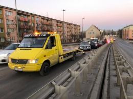 Kolizja kilku samochodów nad rondem w Opolu