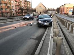 Kolizja kilku samochodów nad rondem w Opolu
