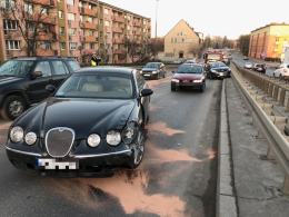 Kolizja kilku samochodów nad rondem w Opolu