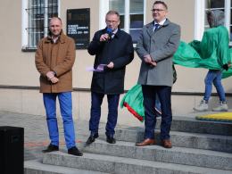 Kolorowy korowód podopiecznych fundacji DOM przeszedł wokół ratusza