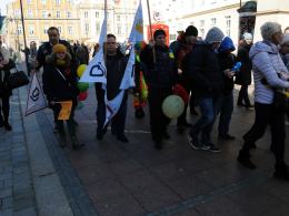 Kolorowy korowód podopiecznych fundacji DOM przeszedł wokół ratusza