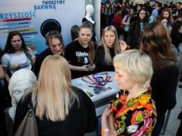 Tłumy uczniów na targach EDU w Centrum Wystawienniczo-Kongresowym w Opolu