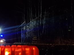 Niespokojna noc dla strażaków, dziesiątki powalonych drzew