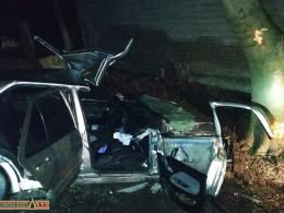 Miał ponad 2 promile alkoholu, zakończył podróż na drzewie
