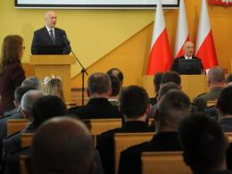 Konferencja z ministrem Brudzińskim opóźniona, bo... zatrzymała go policja