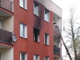 Strażacy walczyli z pożarem mieszkania w Kozłowicach