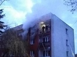 Strażacy walczyli z pożarem mieszkania w Kozłowicach