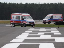 Ratownicy testują nowe karetki na..torze wyścigowym w Kamieniu Śląskim