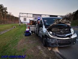 Zderzenie ciężarówki z busem na A4 w kierunku Katowic. 3 osoby ranne