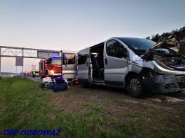 Zderzenie ciężarówki z busem na A4 w kierunku Katowic. 3 osoby ranne