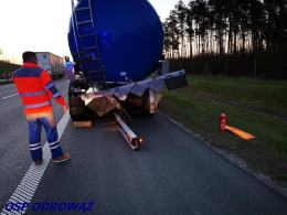 Zderzenie ciężarówki z busem na A4 w kierunku Katowic. 3 osoby ranne