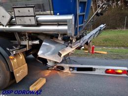 Zderzenie ciężarówki z busem na A4 w kierunku Katowic. 3 osoby ranne
