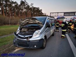 Zderzenie ciężarówki z busem na A4 w kierunku Katowic. 3 osoby ranne