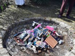 "Gdzie się pali książki, dojdzie w końcu do palenia ludzi"