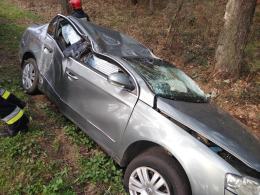 Kierowca Citroena zjechał z drogi i zderzył się z Volkswagenem