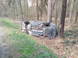 Kierowca Citroena zjechał z drogi i zderzył się z Volkswagenem