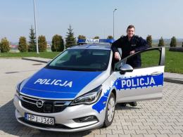 Prudnicki policjant na urlopie pomógł poszkodowanym w wypadku