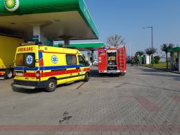 Ciężarówka staranowała dystrybutor na stacji paliw