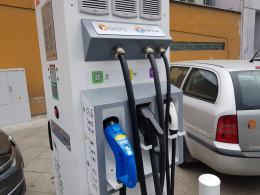 Pierwsza w Opolu ładowarka do samochodów elektrycznych stanęła przy Placu Wolności