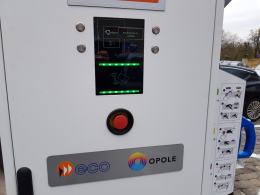 Pierwsza w Opolu ładowarka do samochodów elektrycznych stanęła przy Placu Wolności