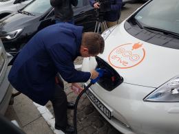 Pierwsza w Opolu ładowarka do samochodów elektrycznych stanęła przy Placu Wolności