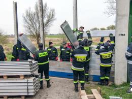 Strażacy brali udział w ćwiczeniach nt. usuwania skutków powodzi