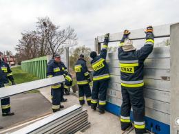 Strażacy brali udział w ćwiczeniach nt. usuwania skutków powodzi