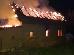 Kluczborscy strażacy walczyli z nocnym pożarem szopy