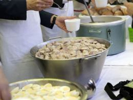 Na opolskim rynku zapachniało świętami. Tłumy Opolan na Opolskim Śniadaniu Wielkanocnym