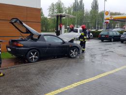 Przy restauracji na ulicy Ozimskiej zapaliło się auto