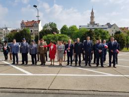 Przed Urzędem Wojewódzkim uroczyście wzniesiono flagę Polski