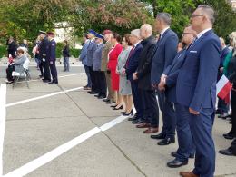 Przed Urzędem Wojewódzkim uroczyście wzniesiono flagę Polski
