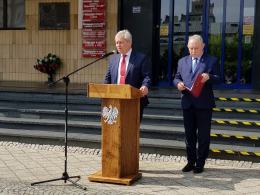 Przed Urzędem Wojewódzkim uroczyście wzniesiono flagę Polski