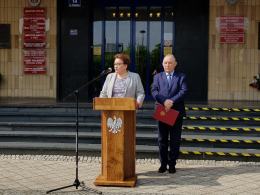 Przed Urzędem Wojewódzkim uroczyście wzniesiono flagę Polski