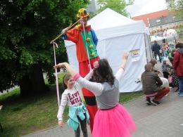 Na Placu Wolności trwa Ogólnopolski "Festiwal Uśmiechu. Kraina lalek, cyrku i zabawy"