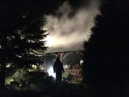 Nocny pożar w Michałowicach. Spłonął domek letniskowy
