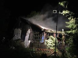 Nocny pożar w Michałowicach. Spłonął domek letniskowy