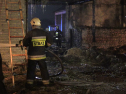 W Turawie od uderzenia pioruna zapalił się budynek