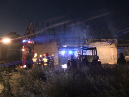 W Turawie od uderzenia pioruna zapalił się budynek