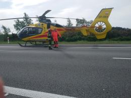 Samochód dostawczy zderzył się z tirem na A4