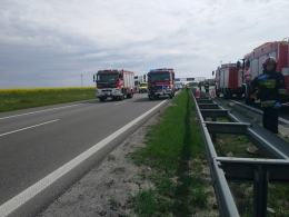 Samochód dostawczy zderzył się z tirem na A4