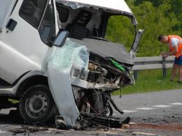 Czołowe zderzenie na DK40 w Koźlu, nie żyje kierowca