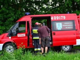Jechała z dziećmi, na łuku drogi zjechała na przeciwległy pas ruchu