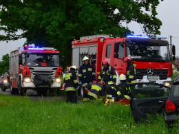 Jechała z dziećmi, na łuku drogi zjechała na przeciwległy pas ruchu